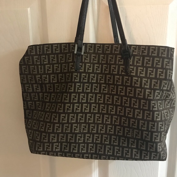 Fendi Handbags - Fendi totes bag  100%(Authentic)